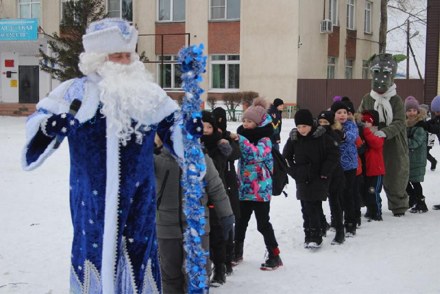 В Хабарах состоялось открытие главной новогодней ёлки.