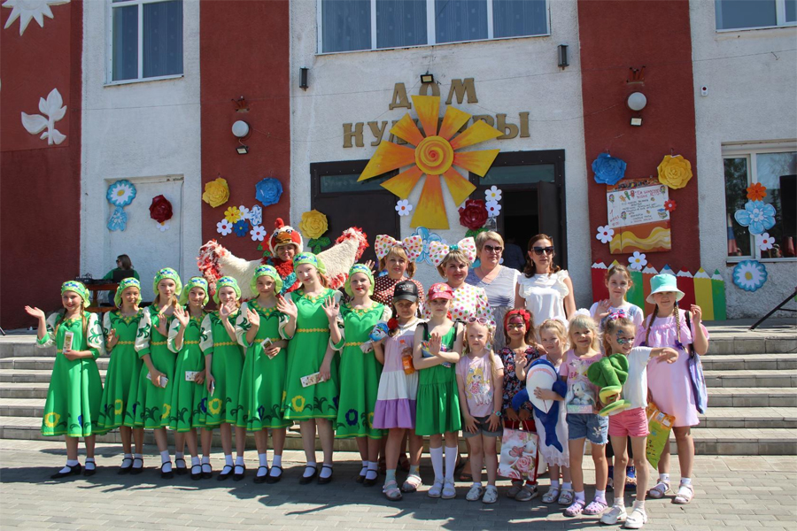 В Хабарах состоялась праздничная программа в честь Дня защиты детей.