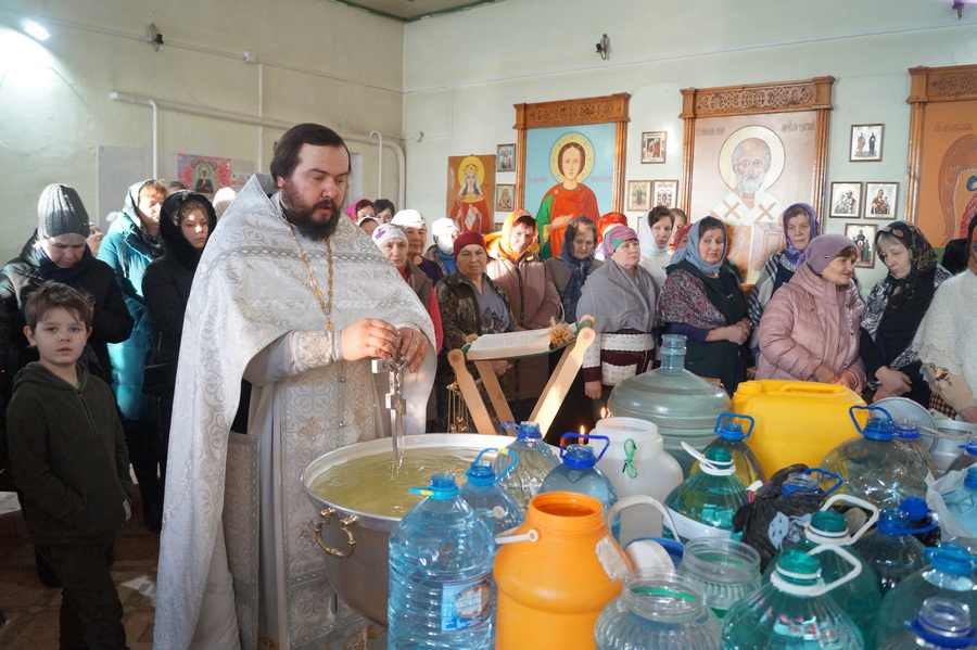 Православные празднуют Крещение Господне.