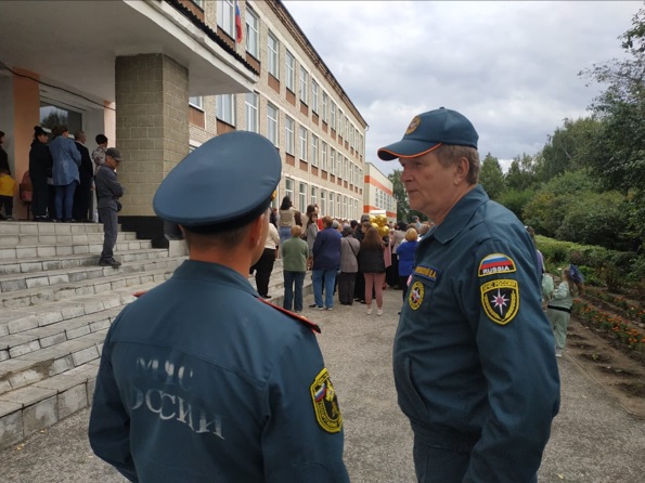 В День знаний - Урок безопасности от сотрудников МЧС.