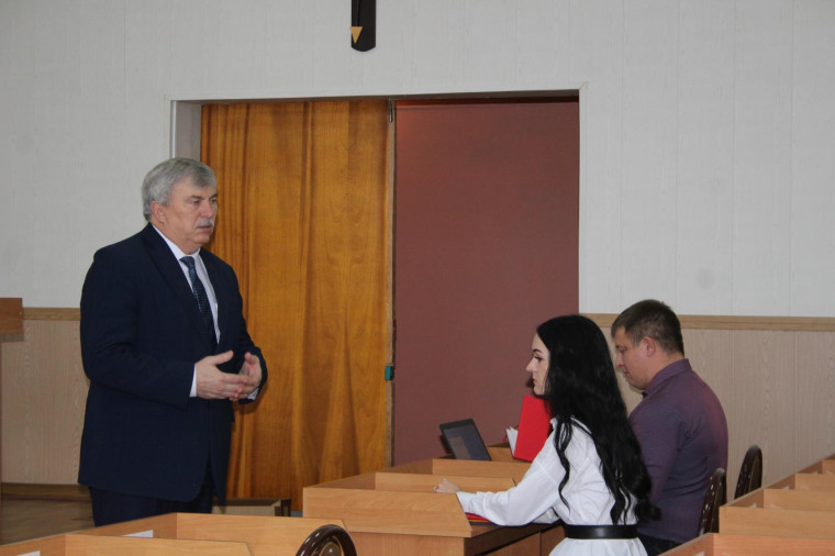 Глава Хабарского района поздравил женщин с Днём матери. Глава Хабарского района поздравил женщин с Днём матери.