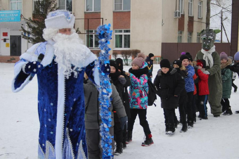 В Хабарах состоялось открытие главной новогодней ёлки. В Хабарах состоялось открытие главной новогодней ёлки.
